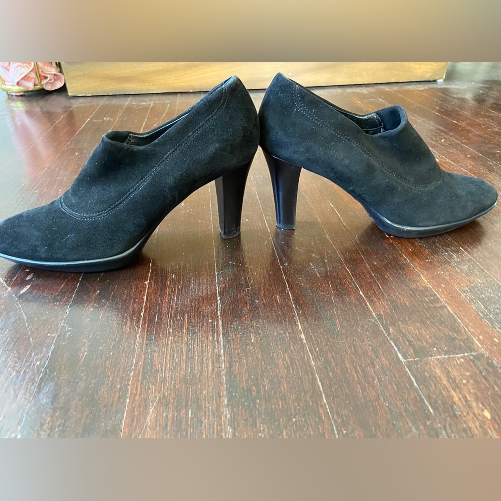Aquatalia pumps